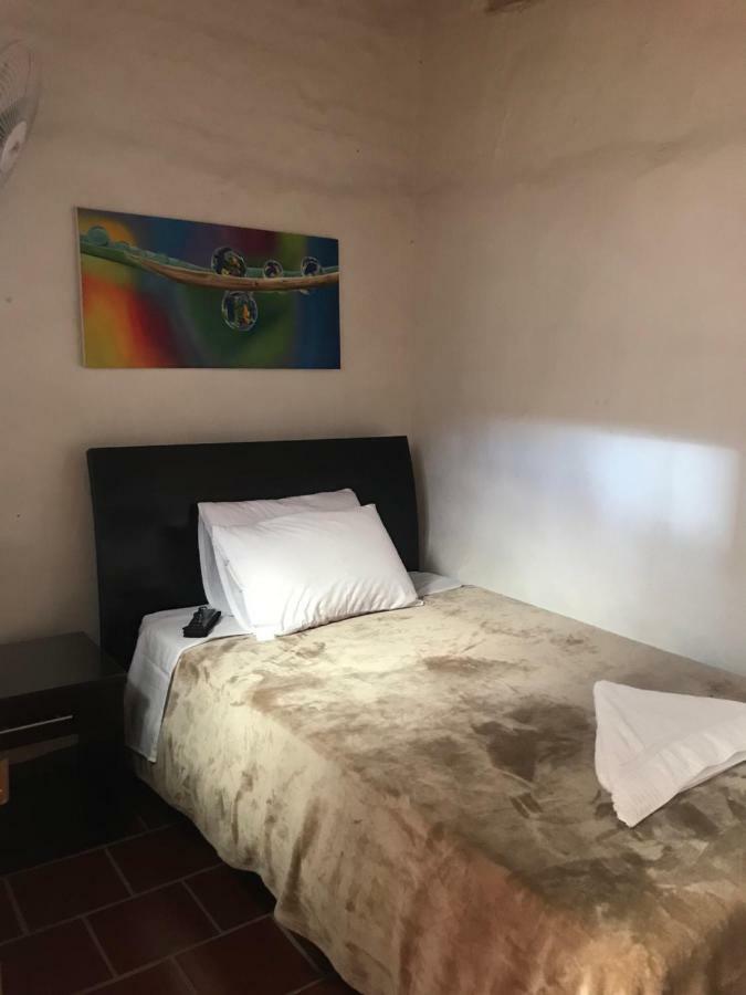 Hostal Rous 圣希尔 外观 照片